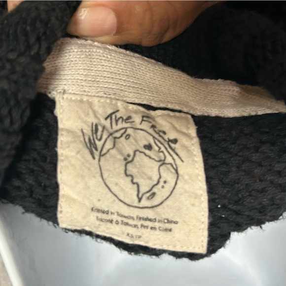 Free People winding road tank black sweater crop tank. Size XS but fits a medium - Picture 6 of 6